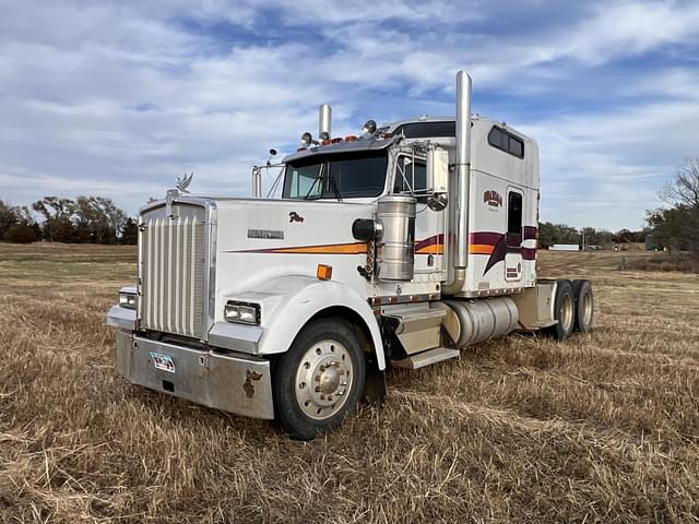 Image of Kenworth W900 equipment image 1