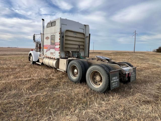 Image of Kenworth W900 equipment image 4