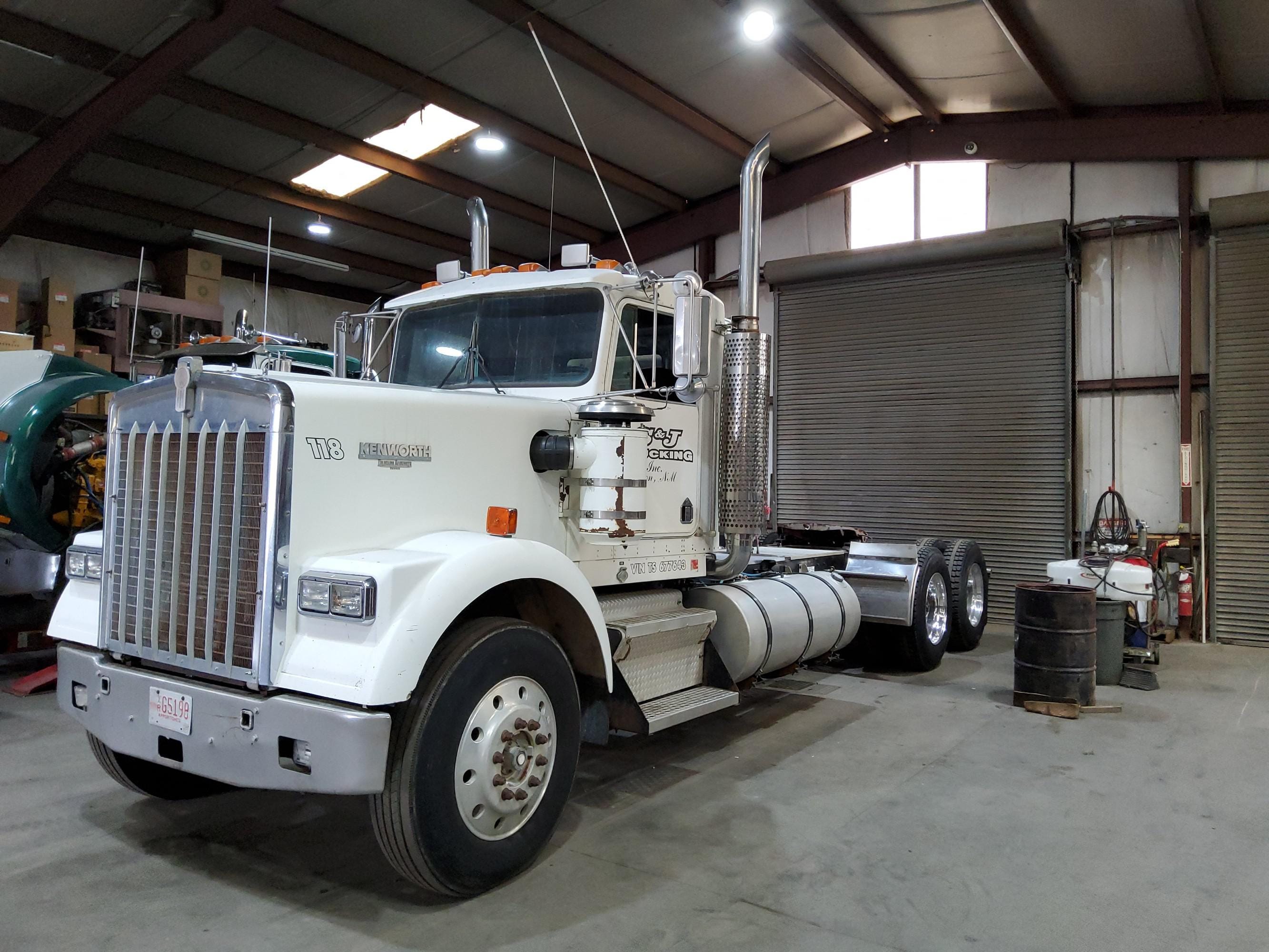 Main image Kenworth W900