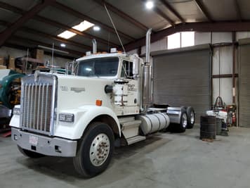 Main image Kenworth W900