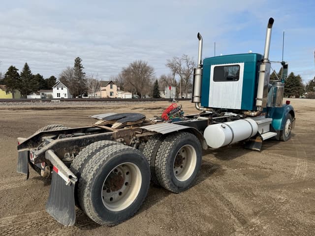 Image of Kenworth W900B equipment image 3