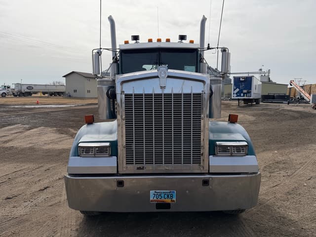 Image of Kenworth W900B equipment image 1
