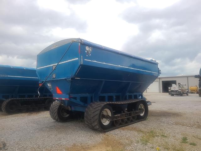 Image of Kinze 1040 equipment image 3