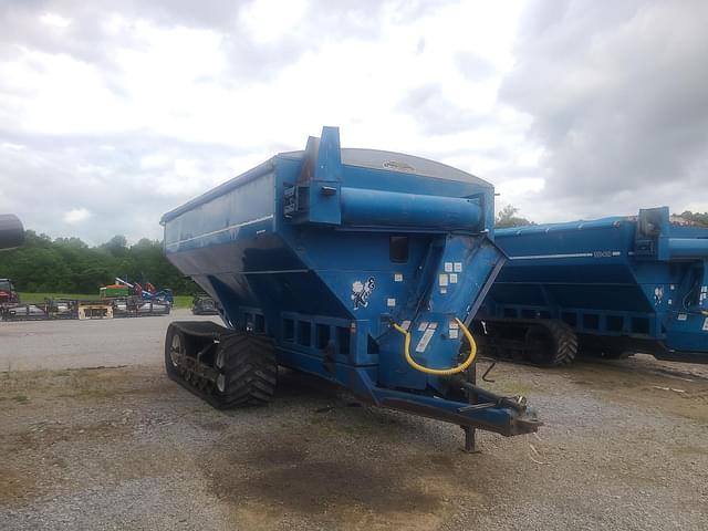 Image of Kinze 1040 equipment image 1
