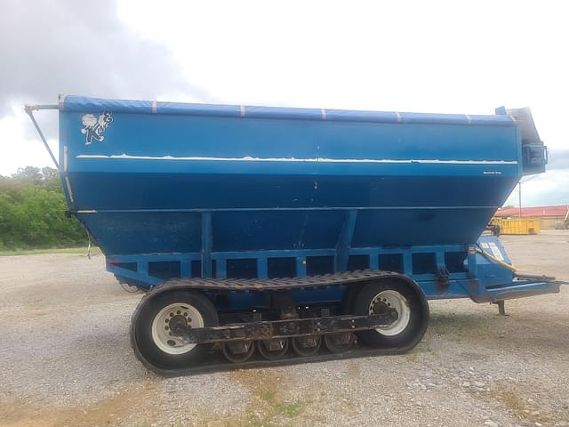 Image of Kinze 1040 equipment image 2