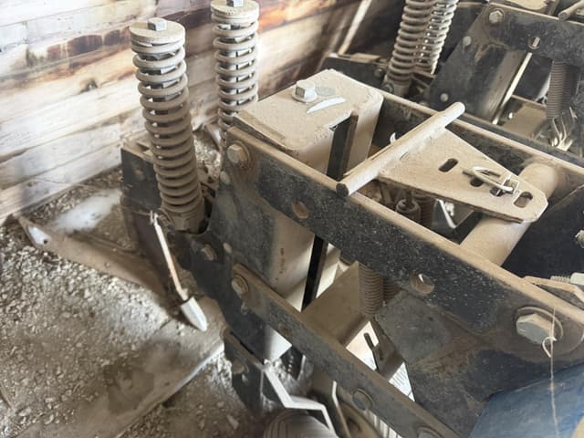 Image of Kinze 1500 equipment image 3