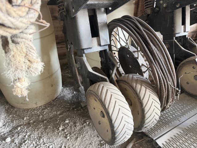 Image of Kinze 1500 equipment image 1