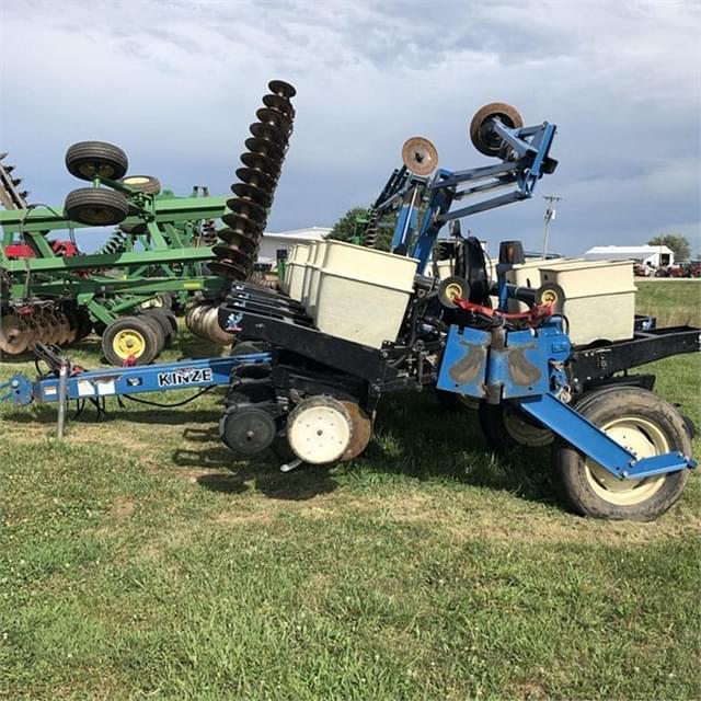 Image of Kinze 2200 equipment image 1