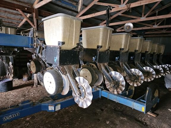 Main image Kinze 2500