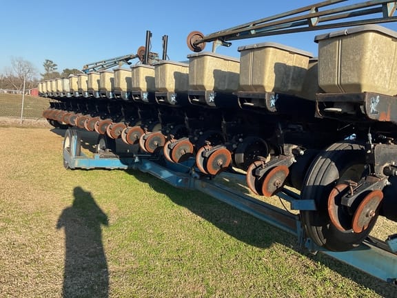 Main image Kinze 2600