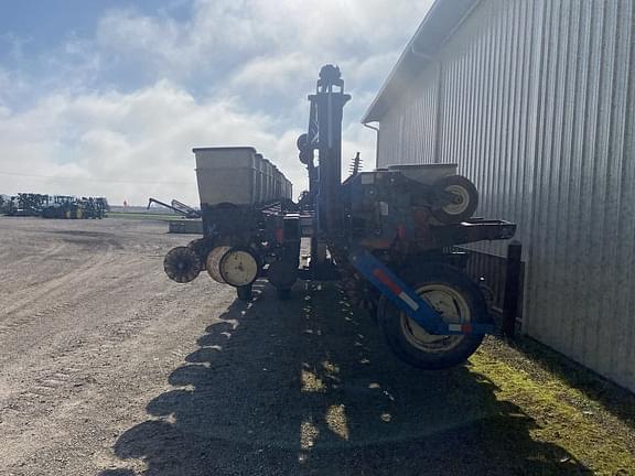 Image of Kinze 2600 equipment image 3