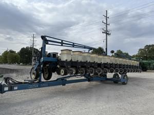 1995 Kinze 2600 Image