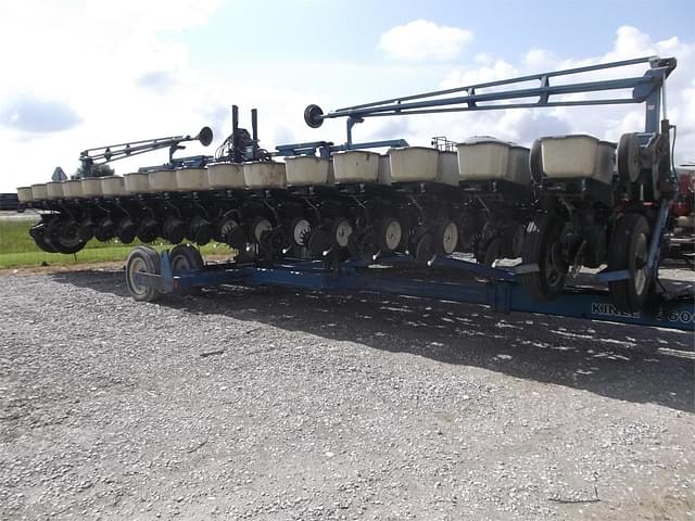 Image of Kinze 2600 equipment image 3