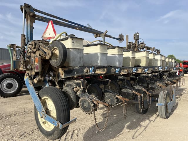Image of Kinze 2600 equipment image 3