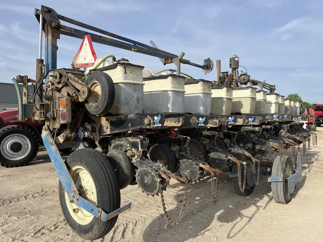 Image of Kinze 2600 equipment image 2
