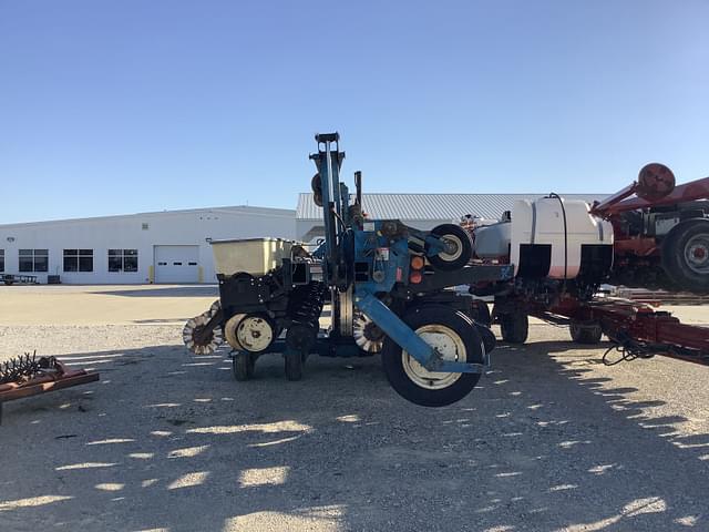 Image of Kinze 2600 equipment image 3