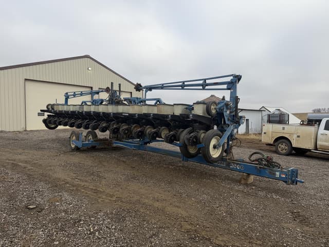 Image of Kinze 2600 equipment image 1
