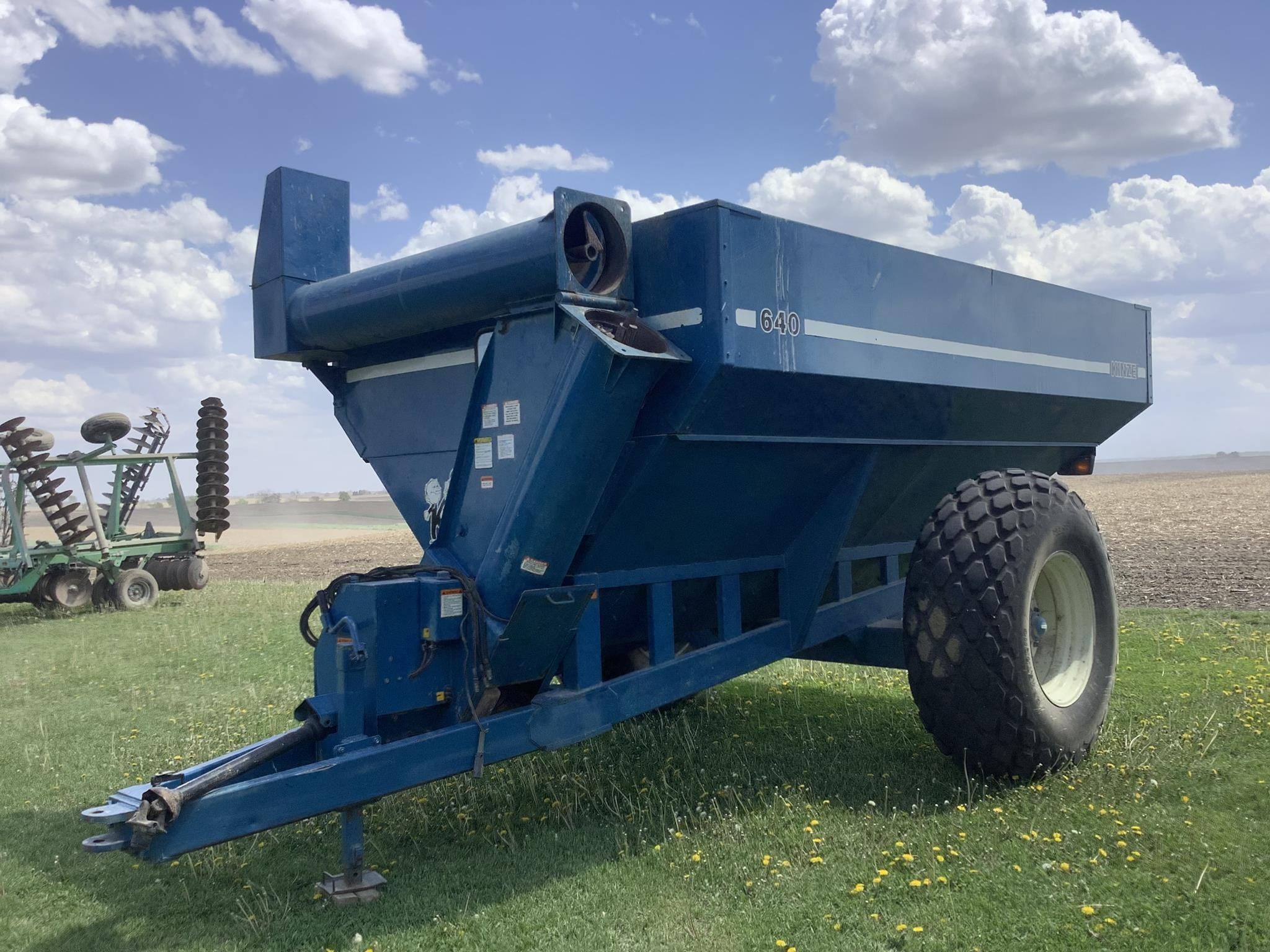 1995 Kinze 640 Equipment Image0