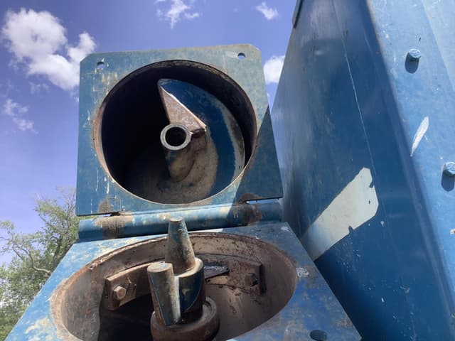 Image of Kinze 640 equipment image 3
