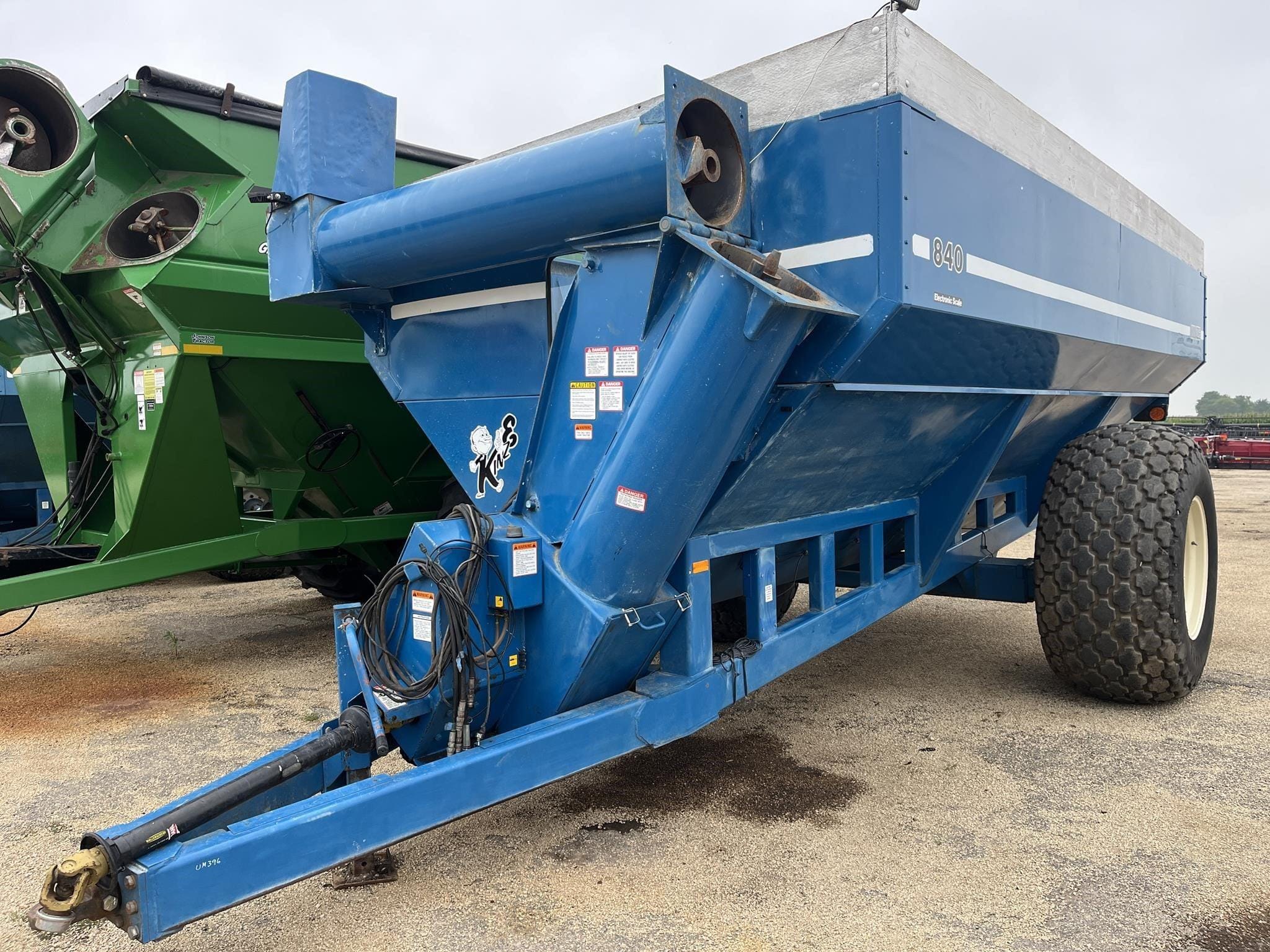 1995 Kinze 840 Equipment Image0