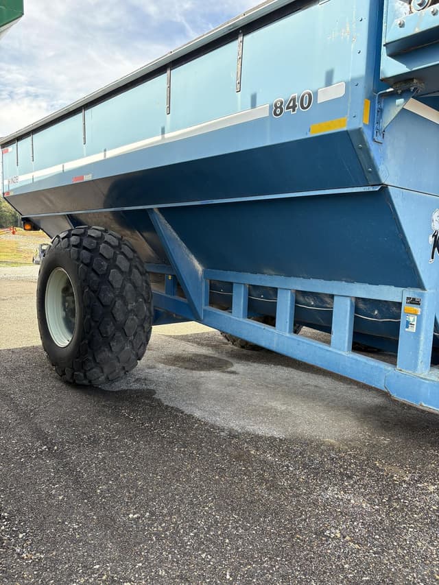 Image of Kinze 840 equipment image 3