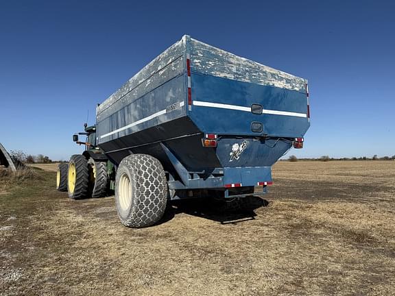 Image of Kinze 840 equipment image 4