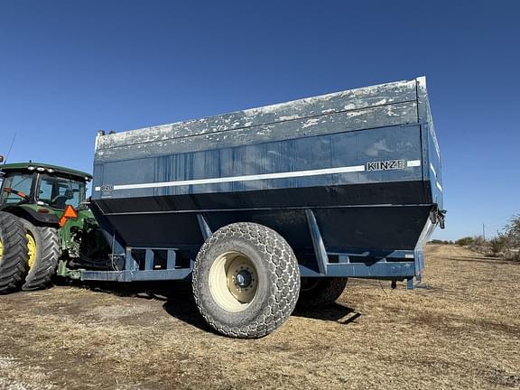 Image of Kinze 840 equipment image 3