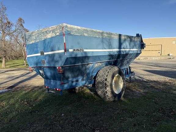 Image of Kinze 840 equipment image 4