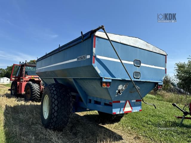 Image of Kinze 840 equipment image 3