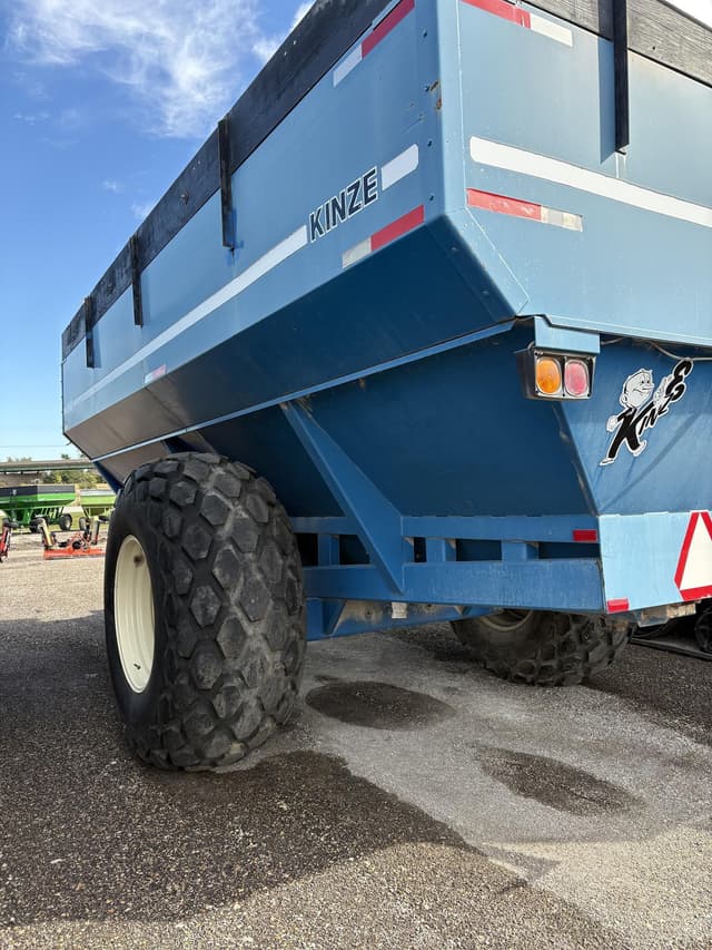 Image of Kinze 840 equipment image 4