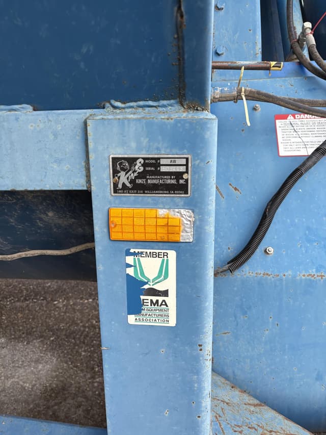 Image of Kinze 840 equipment image 2