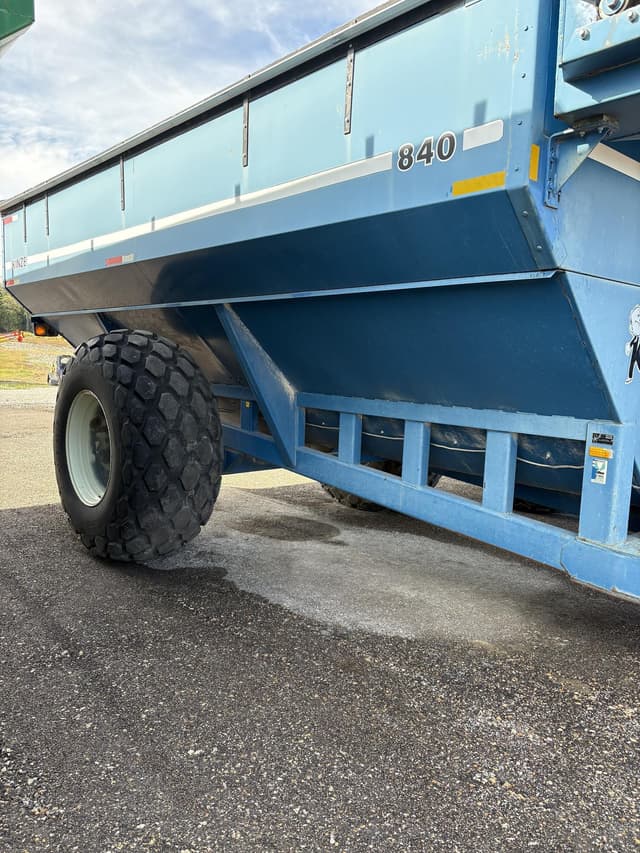 Image of Kinze 840 equipment image 3