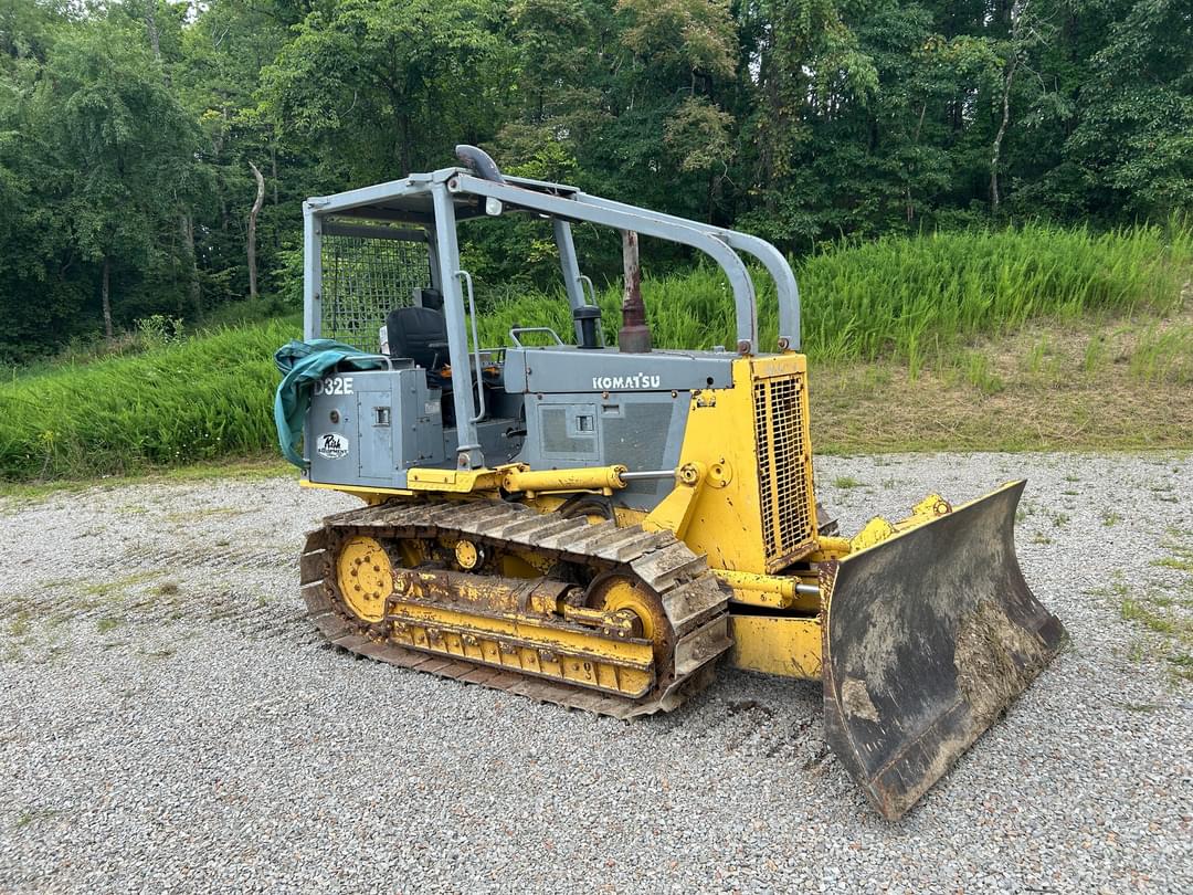 Image of Komatsu D32E Primary image