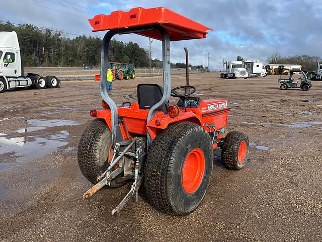 Image of Kubota B2150 equipment image 4