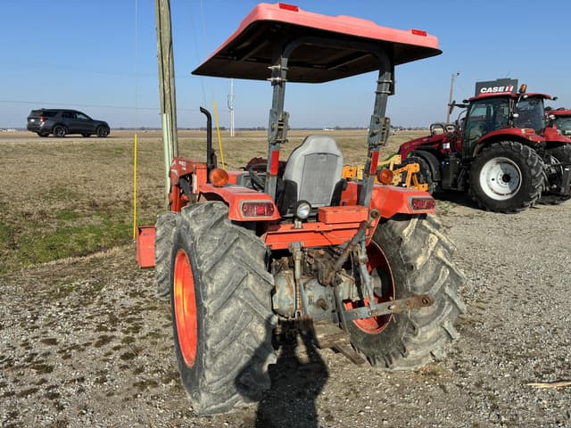 Image of Kubota M5400 equipment image 3