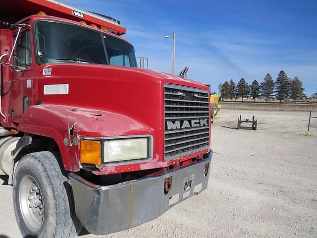 Image of Mack CH600 equipment image 1