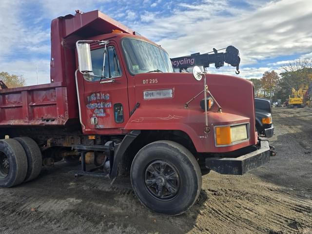 Image of Mack CH612 equipment image 3