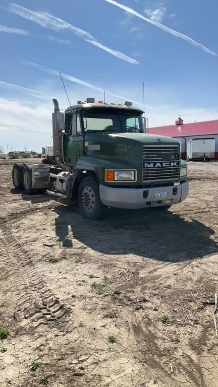 Image of Mack CH613 equipment image 3
