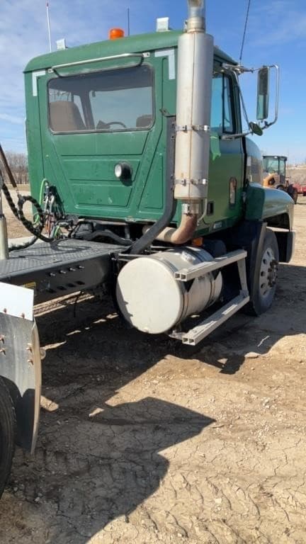 Image of Mack CH613 equipment image 4