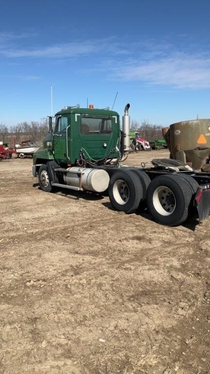 Image of Mack CH613 equipment image 1