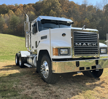 Main image Mack CH613