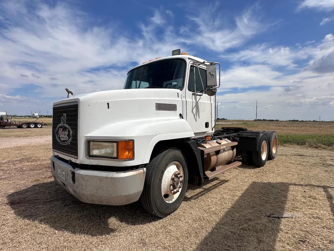 Image of Mack CH613 Primary image