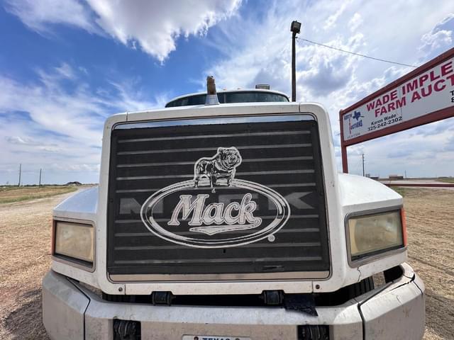 Image of Mack CH613 equipment image 4