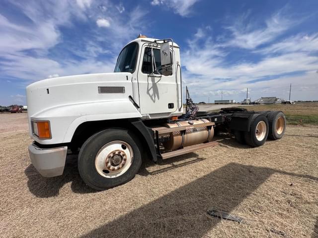 Image of Mack CH613 equipment image 3
