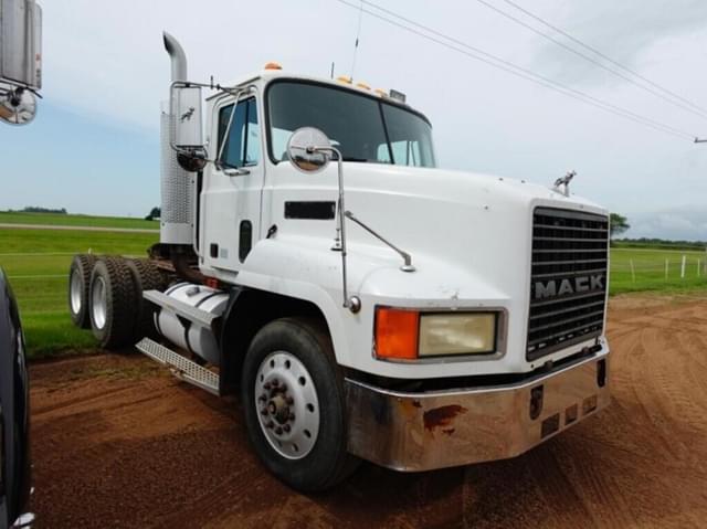Image of Mack CH613 equipment image 1