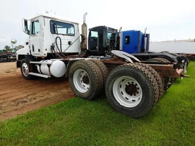Image of Mack CH613 equipment image 3