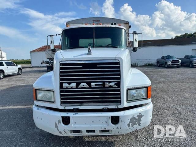 Image of Mack CH613 equipment image 2