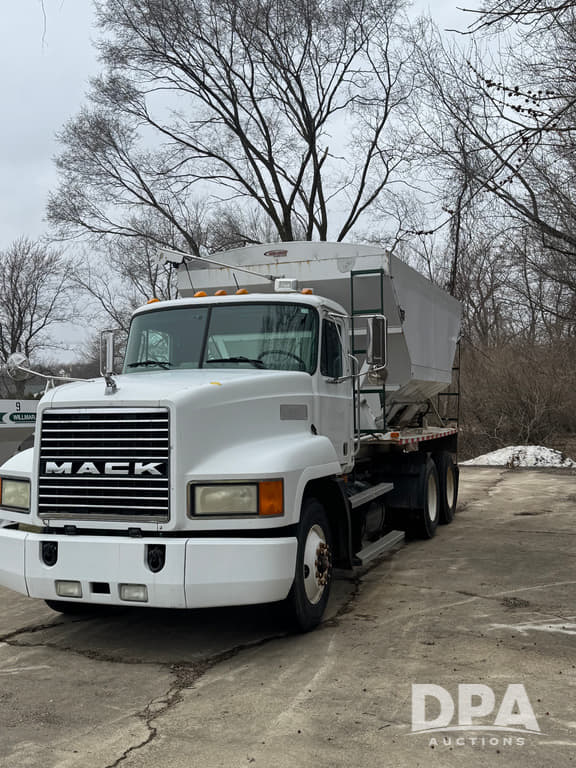 Image of Mack CH613 equipment image 1