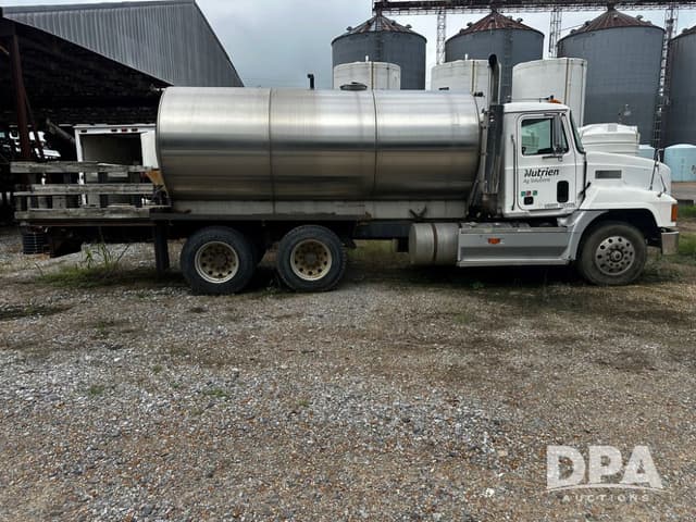 Image of Mack CH613 equipment image 2