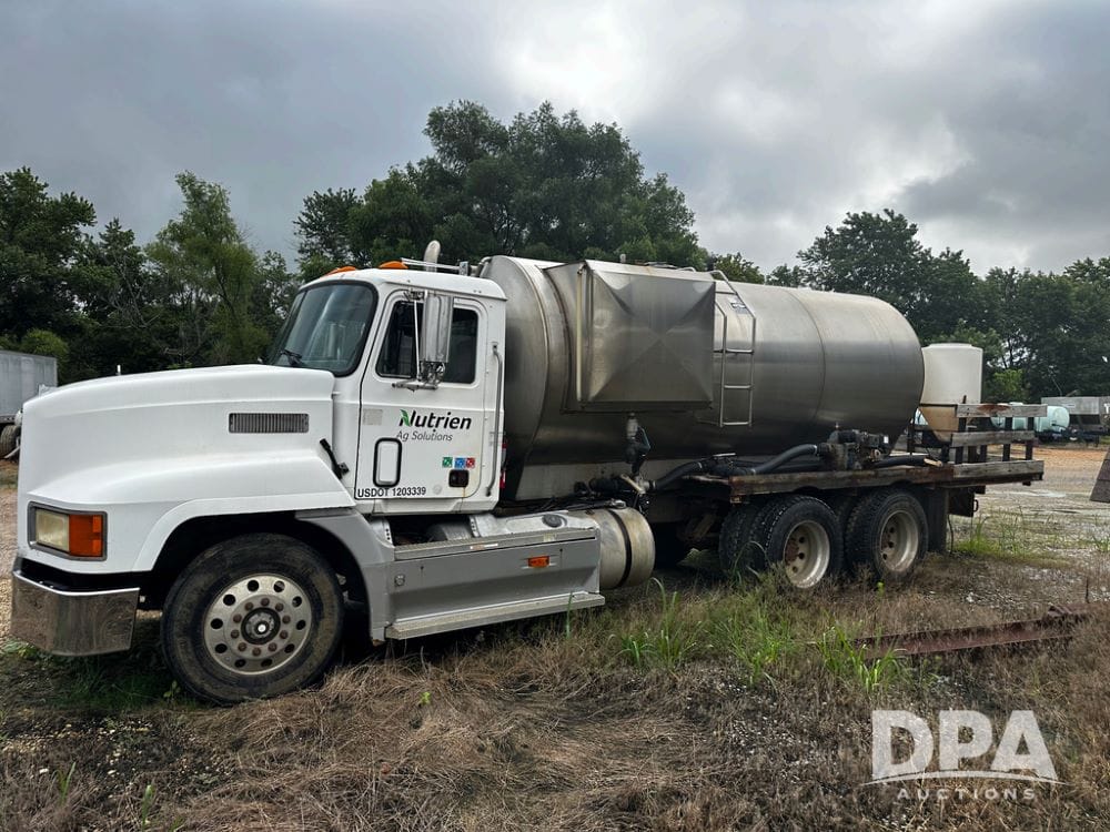 1995 Mack CH613 Equipment Image0